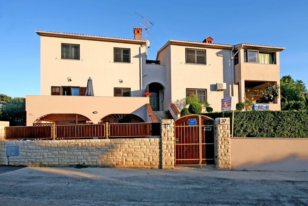 Apartments Duda Pola Esterno foto